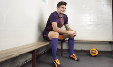 九游娱乐网页-赛道与绿茵场的双重奏鸣，当F1年度争冠之夜遇见C罗的传奇突破