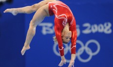 九游娱乐官方网站-米切尔赛后评分拉满，快船险胜掘金，一场定义季后赛强度的对决