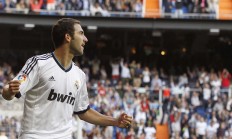 九游体育直播-年度焦点之战之夜，拉梅洛·鲍尔状态火热，点燃篮球世界