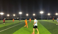 九游APP-比赛场上球员争分夺秒，实力出众