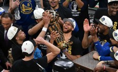 九游娱乐网站-勇士再次捧得总冠军，王朝继续传承