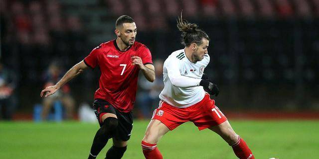 冰岛队在挑战阿尔巴尼亚队时全力以赴 冰岛队在挑战阿尔巴尼亚队时全力以赴