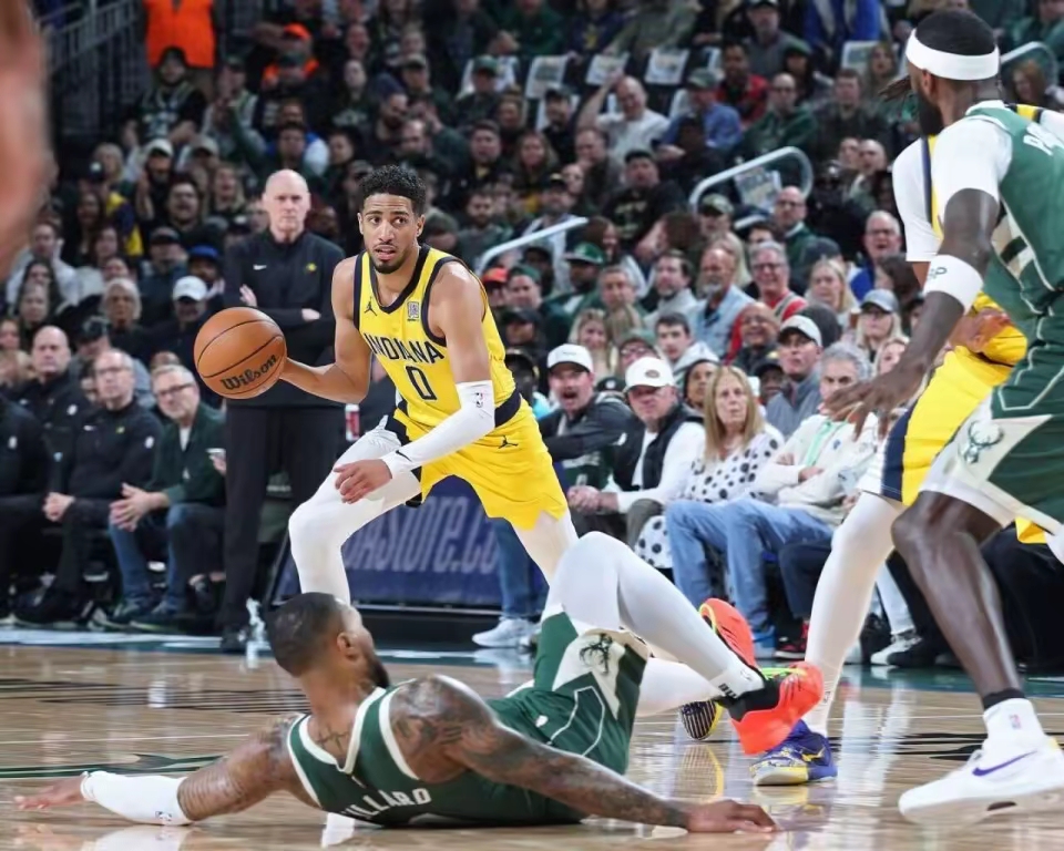 雄鹿全队状态火热，连胜势头不减的简单介绍