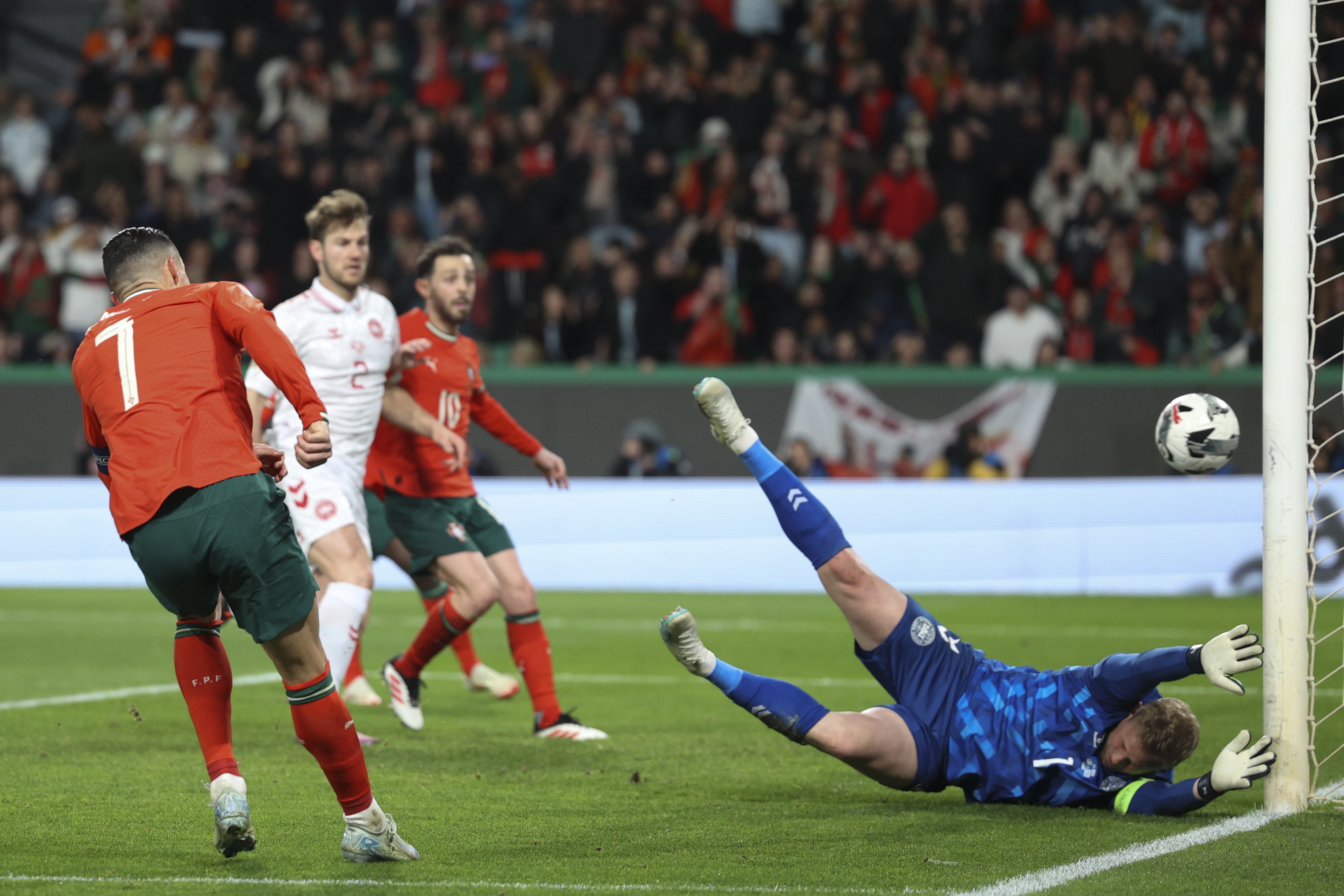 包含葡萄牙与荷兰在足球竞赛中决战,最后葡萄牙胜出的词条 包含葡萄牙与荷兰在足球竞赛中决战,最后葡萄牙胜出的词条