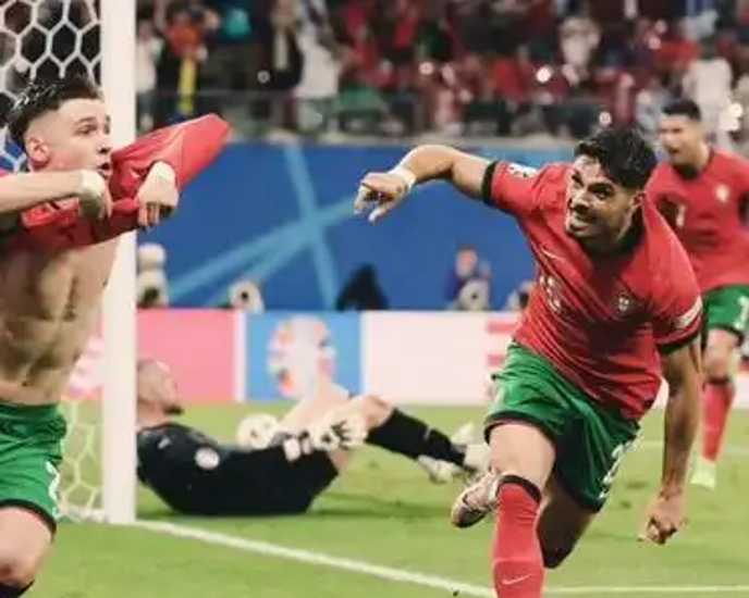 拜仁慕尼黑主将射进制胜球,晋级八强的简单介绍 拜仁慕尼黑主将射进制胜球,晋级八强的简单介绍