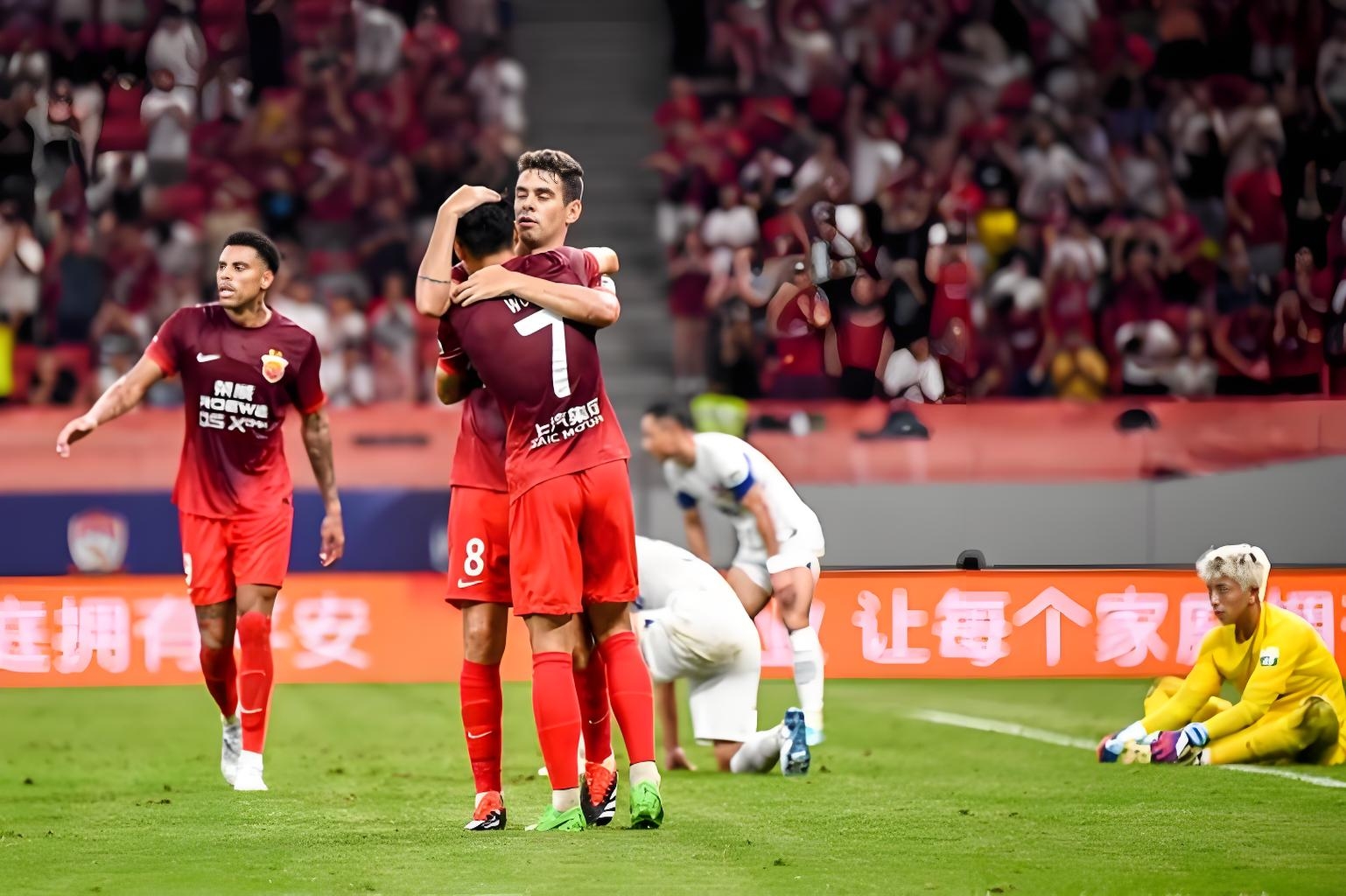 足球比赛进入紧张关键阶段,局势逐渐明朗的简单介绍 足球比赛进入紧张关键阶段,局势逐渐明朗的简单介绍