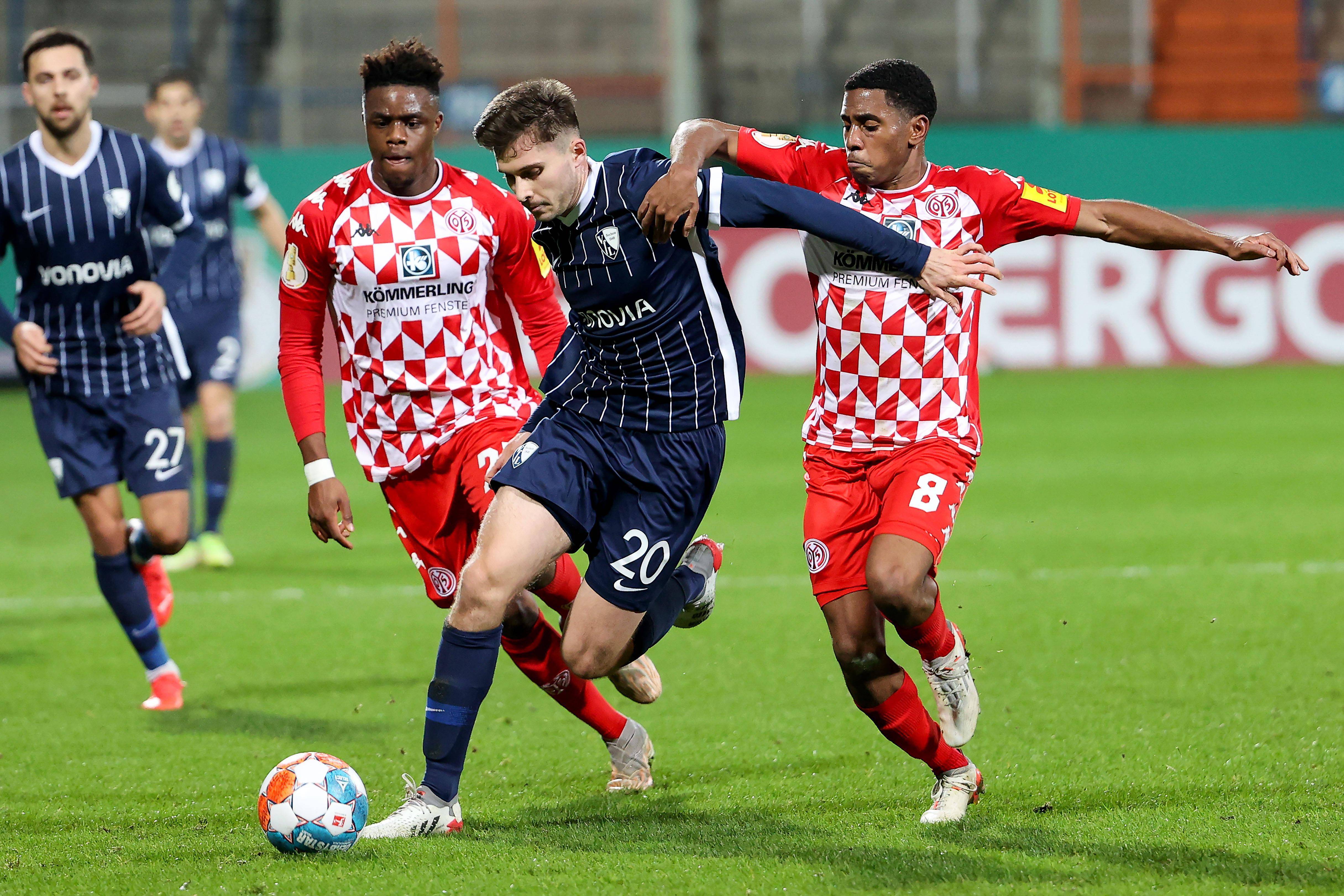 包含美因茨球队球员拼搏奋斗连胜对手的词条