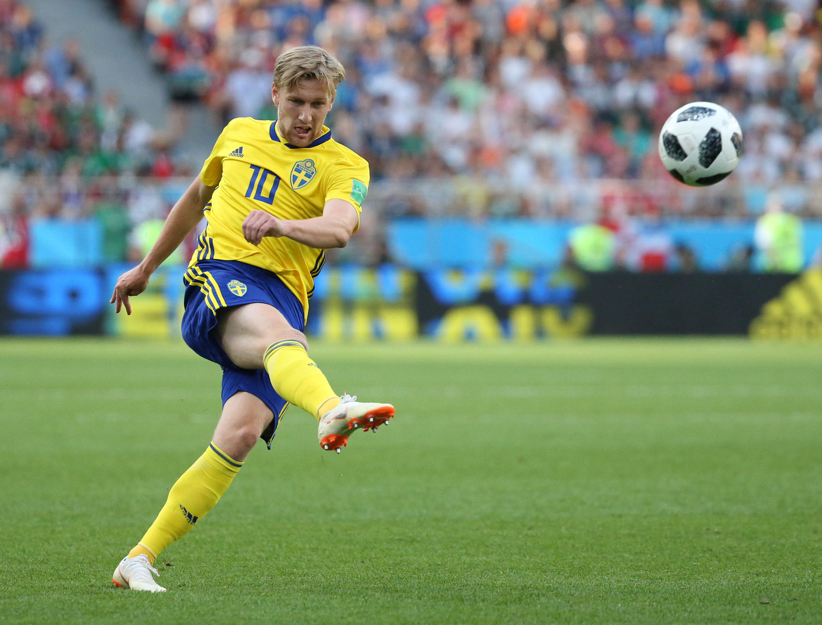 墨西哥足球运动员夺得洲际冠军，迎来新机遇