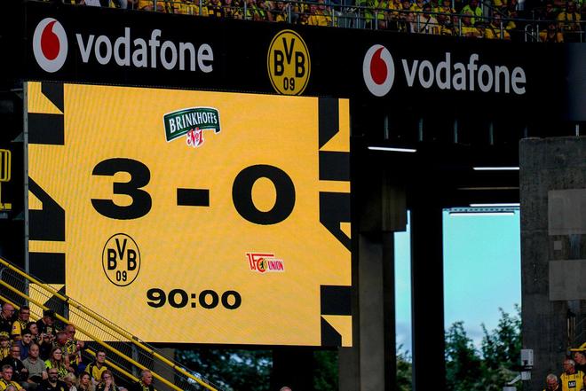 多特蒙德主场大胜,重回联赛前列的简单介绍 多特蒙德主场大胜,重回联赛前列的简单介绍