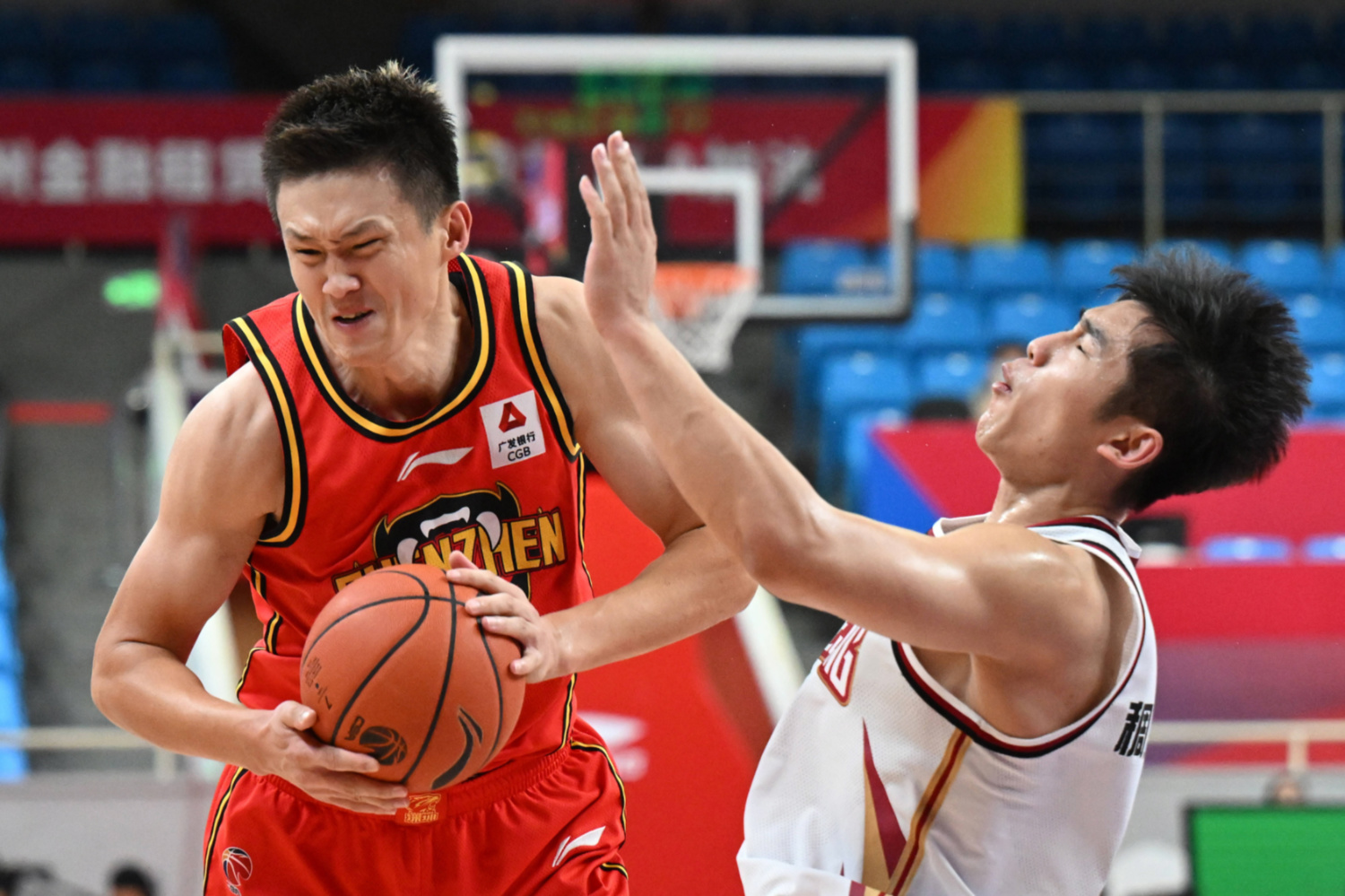 波斯尼亚队遭遇挑战，实力对比明显