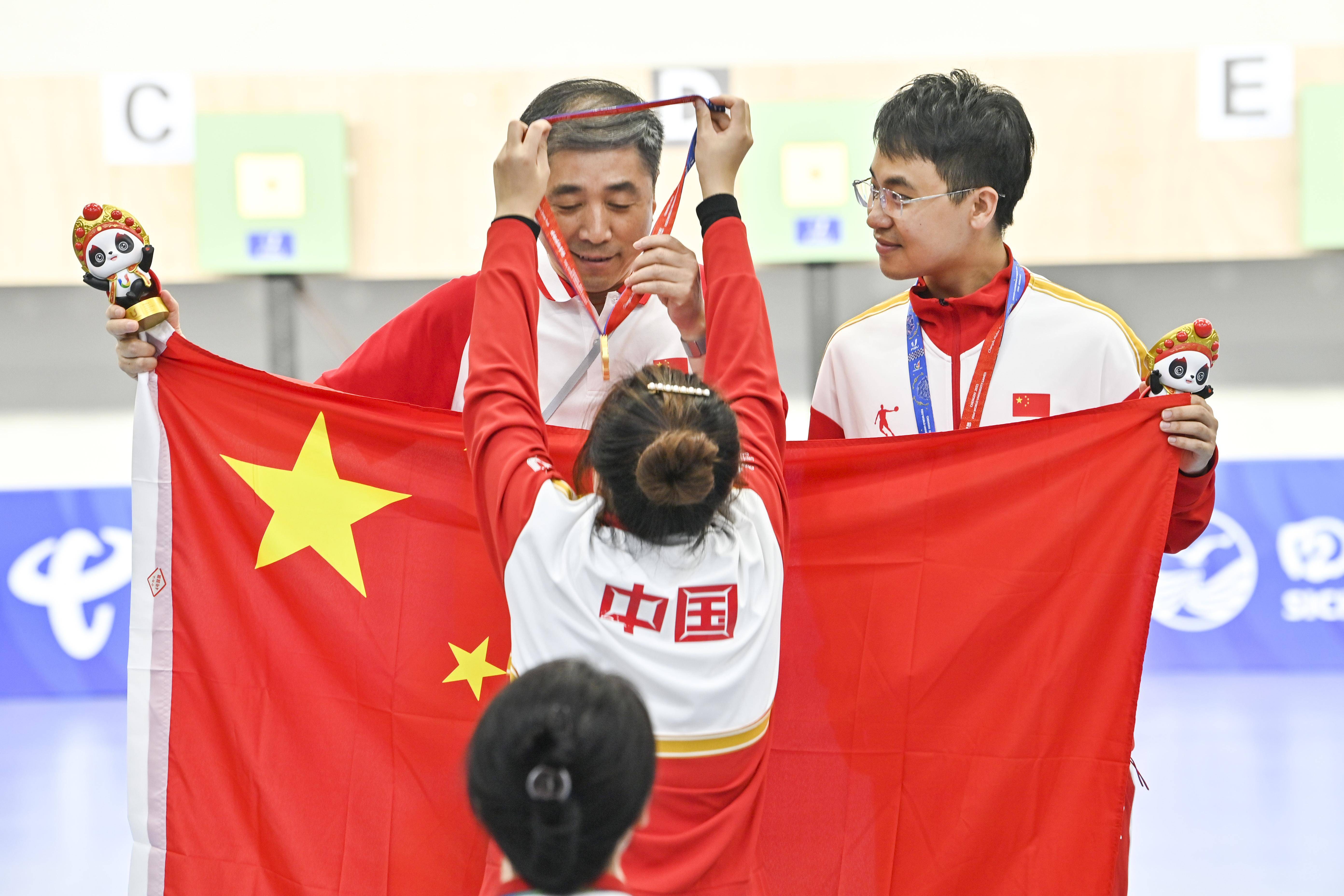 卢森堡射击选手稳扎稳打，一举夺下铅球冠军的简单介绍