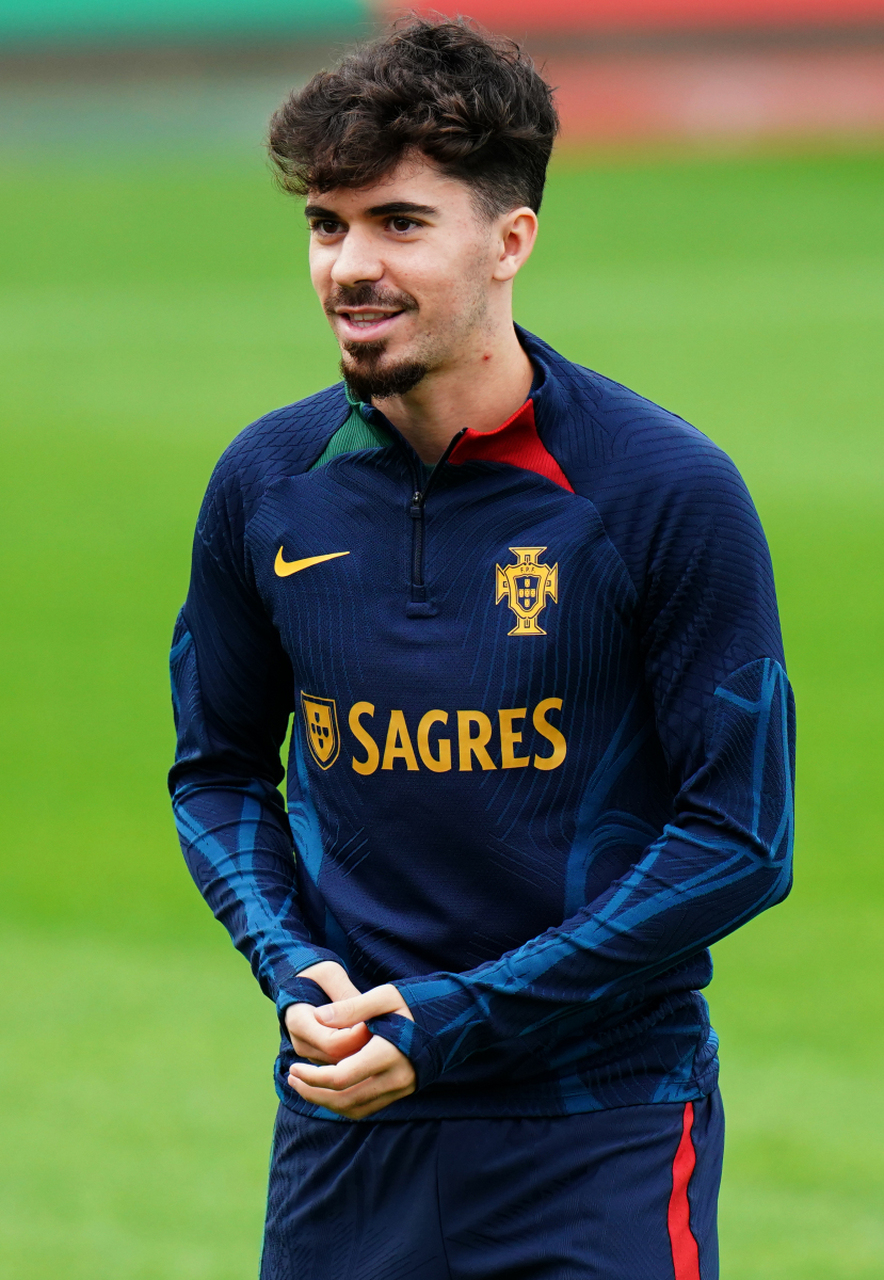 瓦拉内因伤缺席，贝尔迎来复出良机的简单介绍