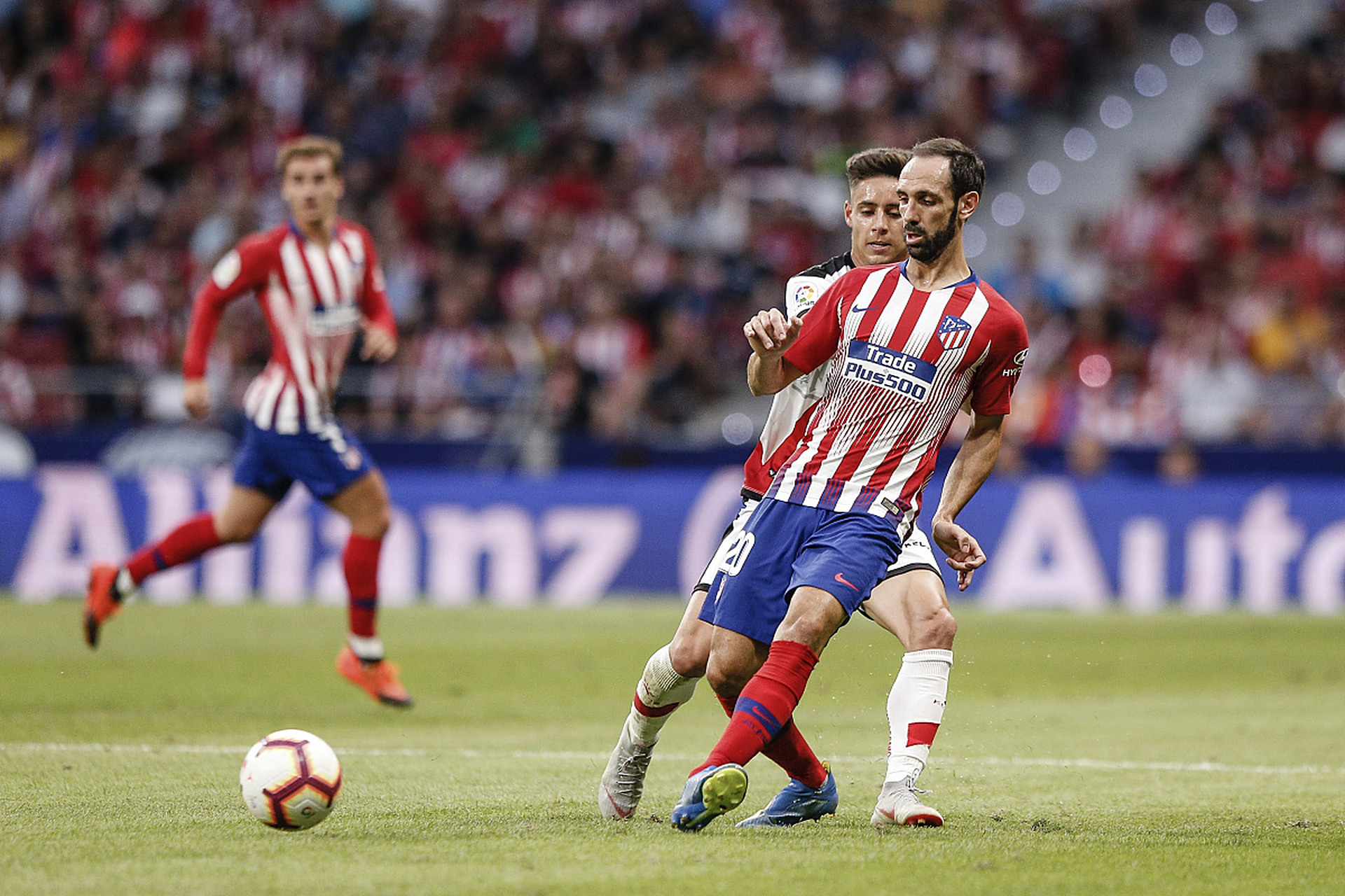 包含塞尔塔维戈客场大胜，豪取三分提升排名的词条