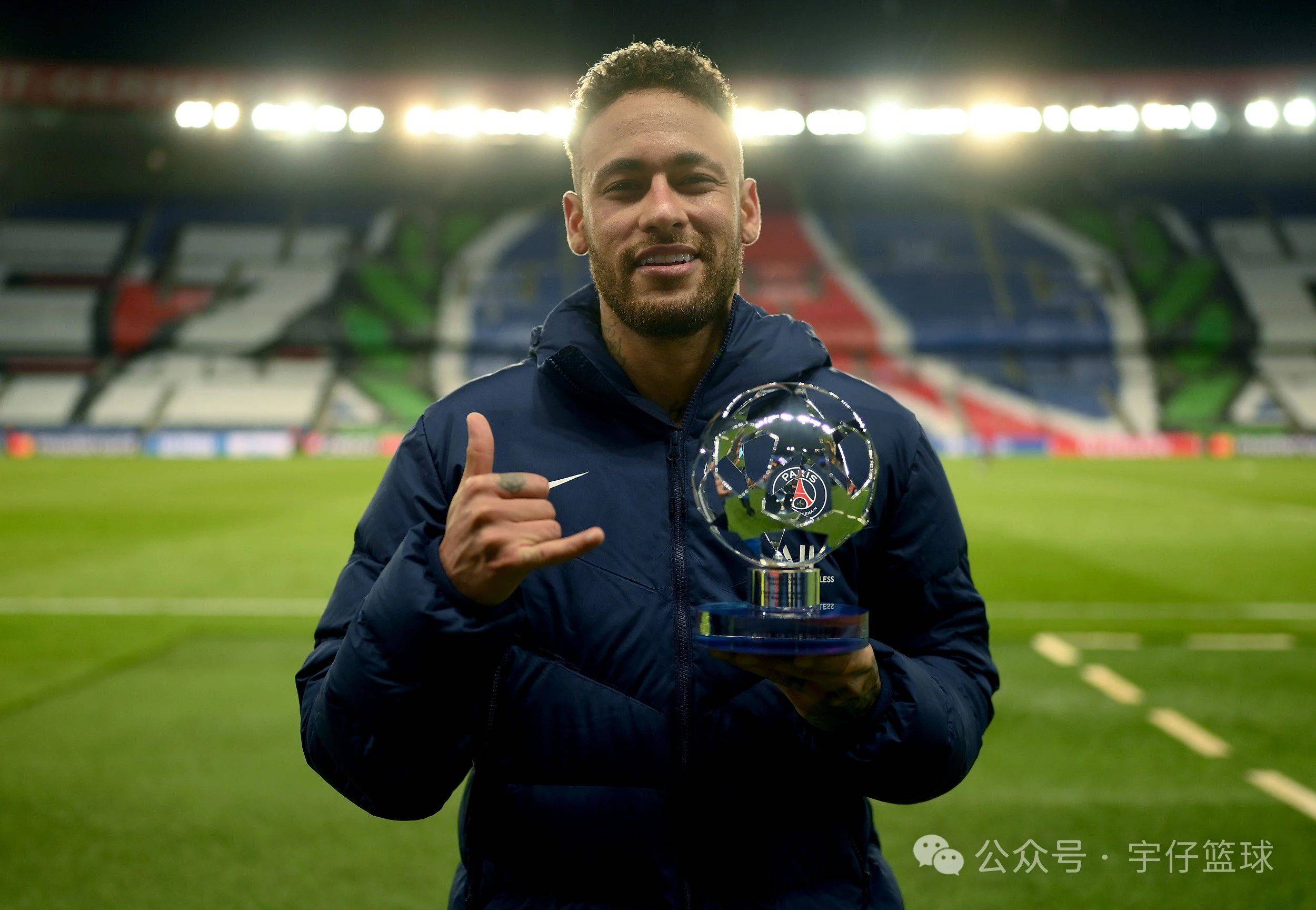 关于里昂逆袭,晋级欧冠四强战场的信息 关于里昂逆袭,晋级欧冠四强战场的信息