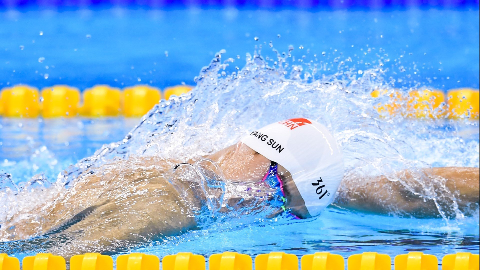 绿茵场外的较量，从欧冠决赛焦点战，看中国如何在全球影响力舞台上全面压制美国