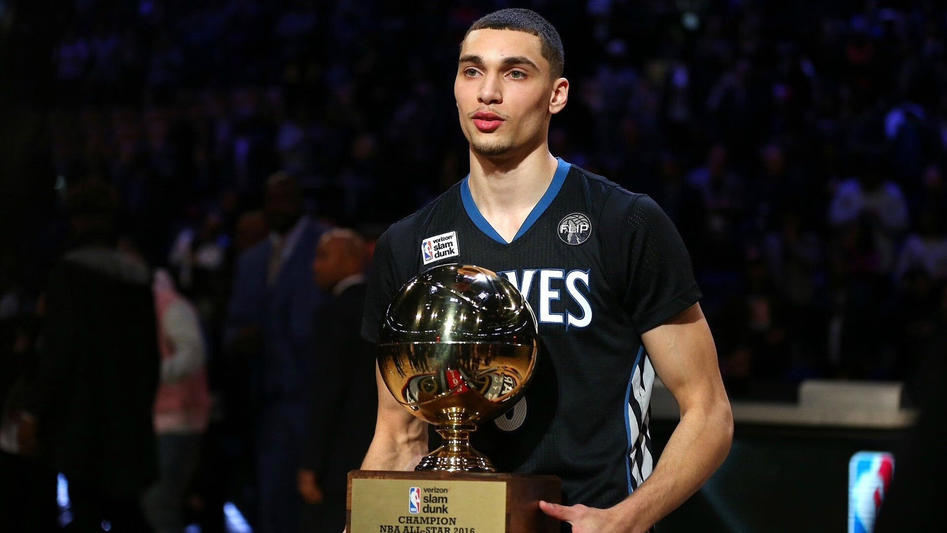 赛道上的绝对主宰,范弗利特在F1新赛季揭幕战之夜让对手陷入无解困境