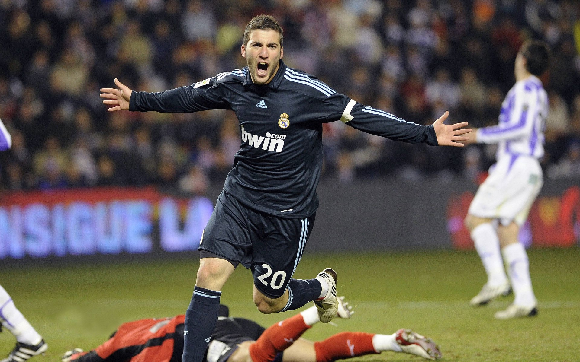 世界杯之夜,卡瓦哈尔如何以节奏大师之姿引领全队